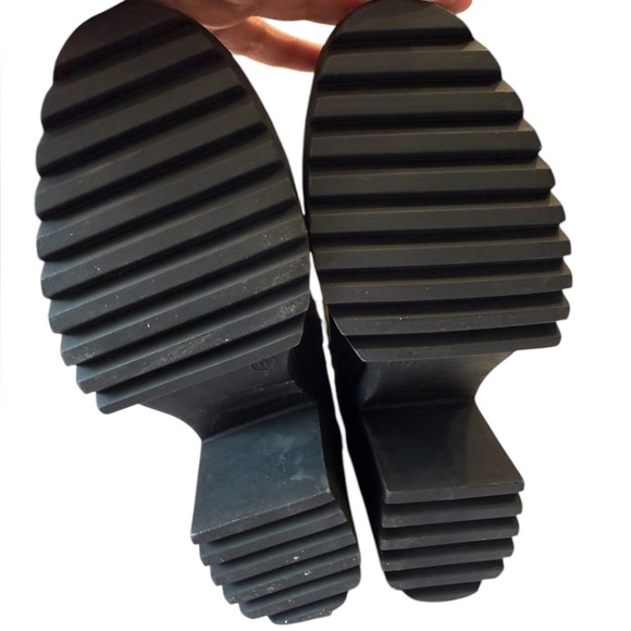 Ankle Boots black with Yellow Laces Sz 9, by se7en preppy clueless academia y2k - Picture 6 of 13